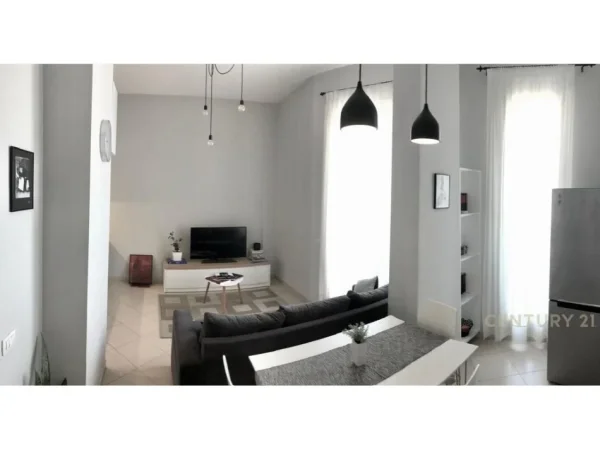 Tirane, jepet me qera apartament 1+1 Kati 11, 63 m² 550 € (kompleksi magnet)