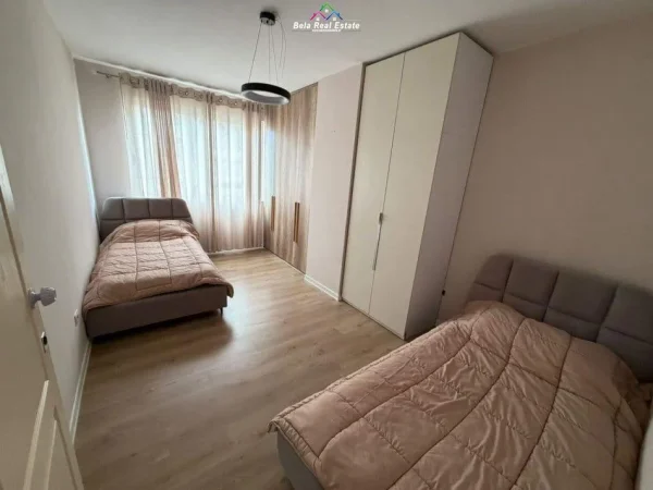 Tirane, jepet me qera apartament 2+1+Ballkon Kati 6, 106 m² 650 € (Kompleksi Fratari)
