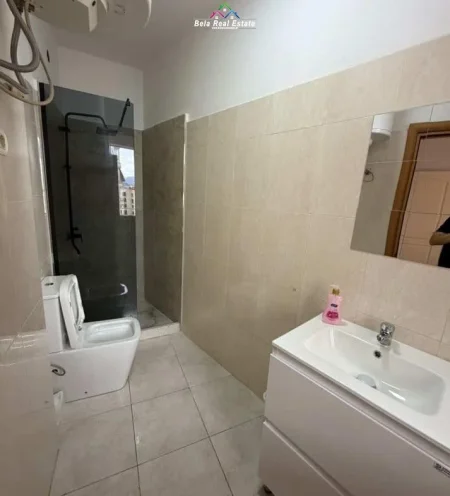 Tirane, jepet me qera apartament 2+1+Ballkon Kati 6, 106 m² 650 € (Kompleksi Fratari)