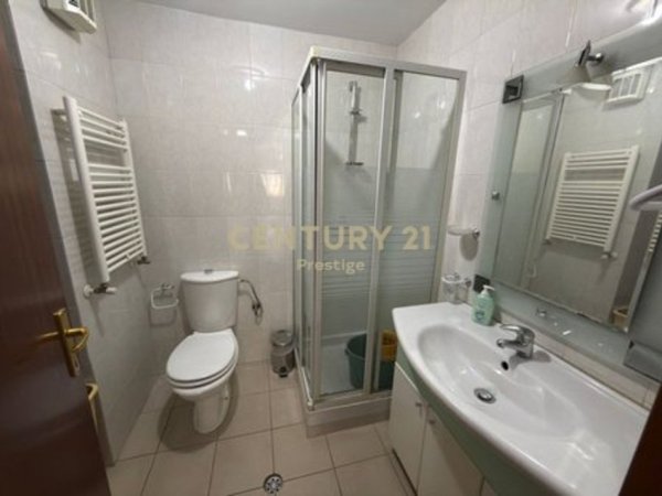 Tirane, jepet me qera apartament 2+1+Aneks+Ballkon Kati 9, 124 m² 800 € (Rruga e Elbasanit)