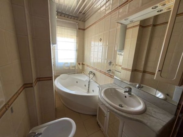 Tirane, jepet me qera apartament 2+1+Aneks+Ballkon Kati 9, 124 m² 800 € (Rruga e Elbasanit)