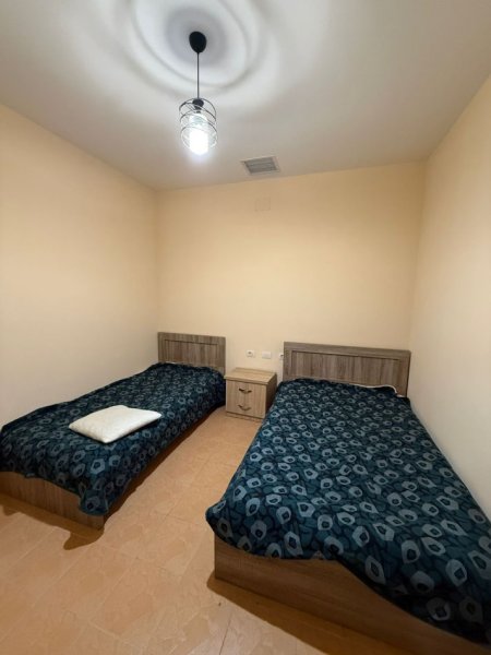 Tirane, jepet me qera apartament 2+1 Kati 1, 83 m² 480 € (kodra diellit)