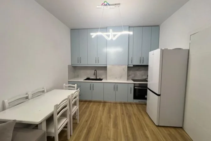 Tirane, jepet me qera apartament 1+1+Ballkon Kati 4, 69 m² 600 € (Grand Park Residence)