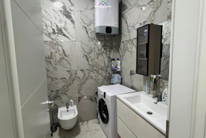 Tirane, jepet me qera apartament 1+1+Ballkon Kati 4, 69 m² 600 € (Grand Park Residence)