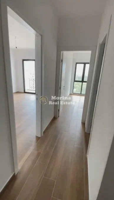 Tirane, jepet me qera ambjent biznesi Kati 8, 85 m² 550 € (Rruga e Dibres)