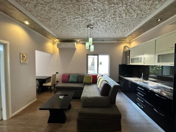 Shqiperi, jepet me qera apartament 2+1 Kati 2, 100 m² 550 € (Fresk)