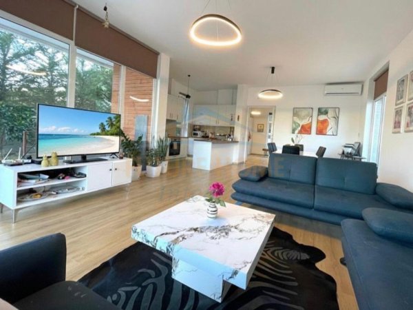 Tirane, jap me qera Vile 2 Katshe Kati 1, 1.400 m² 2.000 € (FARKE)