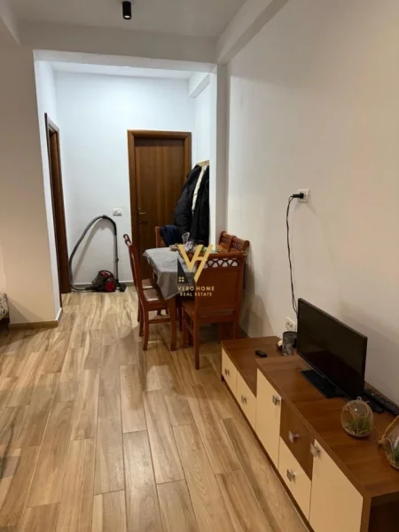 Tirane, jepet me qera apartament 1+1+Ballkon Kati 1, 60 m² 350 € (SELITE)