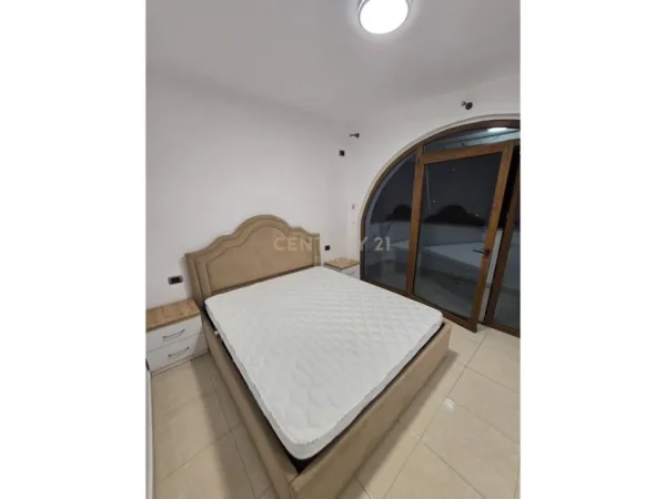 Tirane, jepet me qera apartament 1+1+Ballkon Kati 4, 69 m² 550 € 