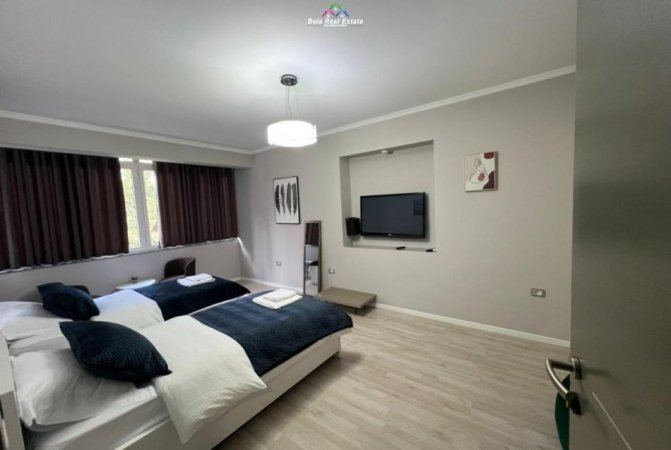 Tirane, jepet me qera apartament 2+1 Kati 3, 80 m² 520 € (Rruga Lord Bajroni)