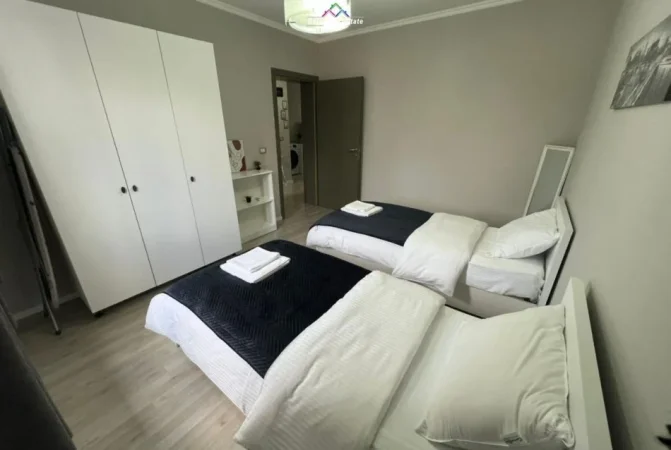 Tirane, jepet me qera apartament 2+1 Kati 3, 80 m² 520 € (Rruga Lord Bajroni)