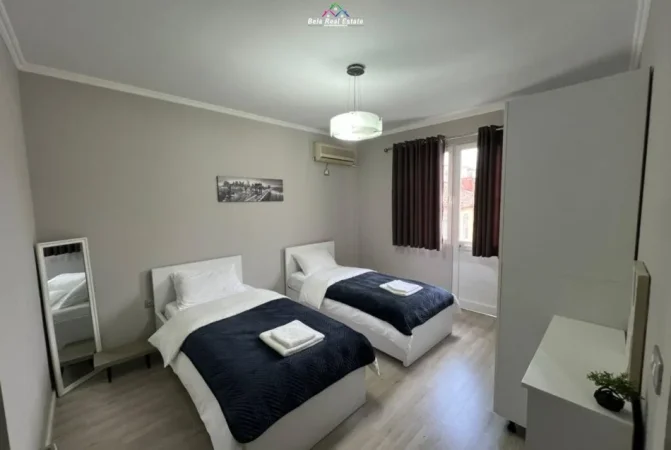 Tirane, jepet me qera apartament 2+1 Kati 3, 80 m² 520 € (Rruga Lord Bajroni)