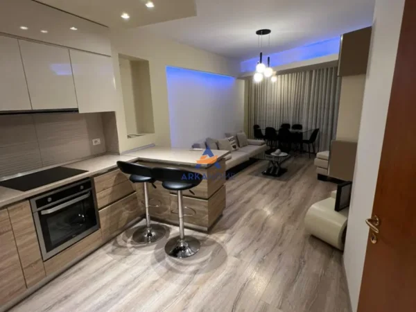 Tirane, jepet me qera apartament 2+1 Kati 3, 100 m² 750 € 