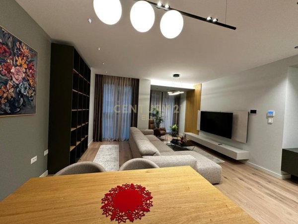 Tirane, jepet me qera apartament 2+1+Ballkon Kati 3, 145 m² 3.500 € 