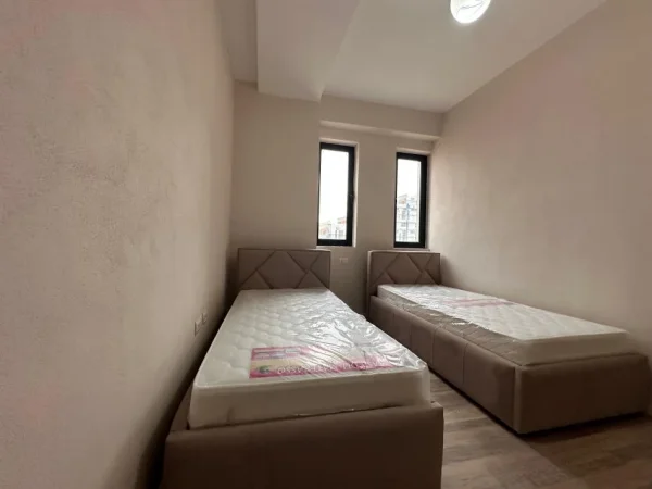 Tirane, jepet me qera apartament 2+1 Kati 5, 570 € (Astir)