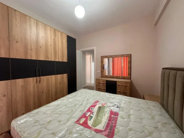 Tirane, jepet me qera apartament 2+1 Kati 5, 570 € (Astir)