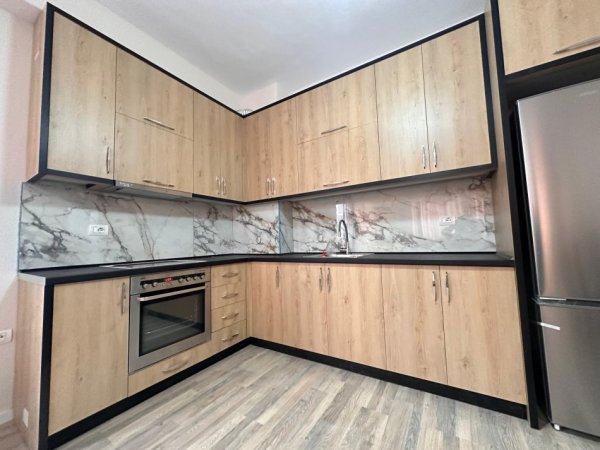Tirane, jepet me qera apartament 2+1 Kati 5, 570 € (Astir)