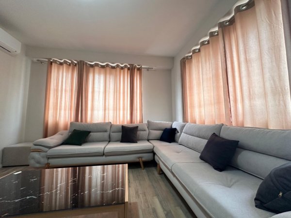 Tirane, jepet me qera apartament 2+1 Kati 5, 570 € (Astir)