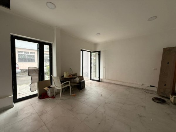 Tirane, jepet me qera ambjent biznesi Kati 0, 30 m² 200 € (Kinostudio) ID: 530581010-1
