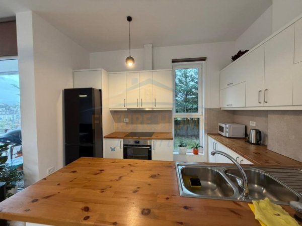 Qera, Vilë 2-Katëshe me pishinë, Farkë, 2.000 €