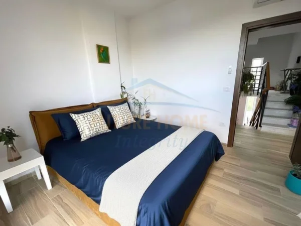 Qera, Vilë 2-Katëshe me pishinë, Farkë, 2.000 €