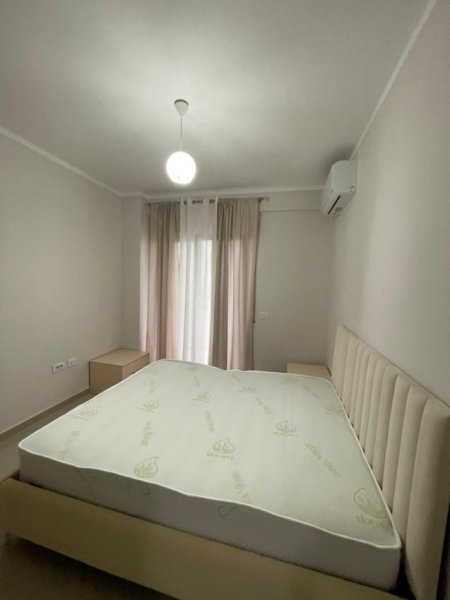 Tirane, jepet me qera apartament 2+1 , 80 m² 500 € (ish dogana)