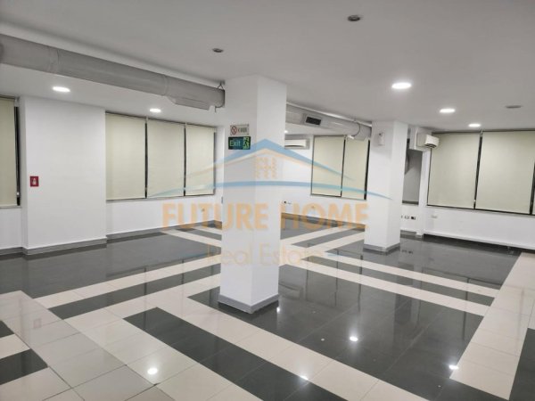Tirane, jepet me qera zyre Kati 4, 265 m² 2.500 € (ZOGU ZI)