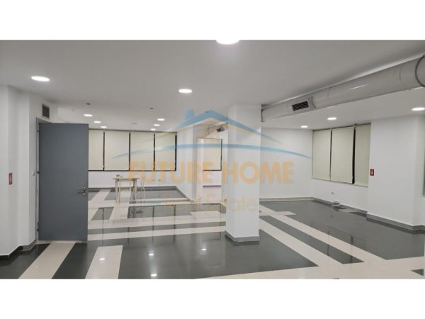 Tirane, jepet me qera zyre Kati 4, 265 m² 2.500 € (ZOGU ZI)
