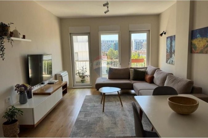 Tirane, jepet me qera apartament 2+1 , 87 m² 750 € (Rezidenca Magnet)