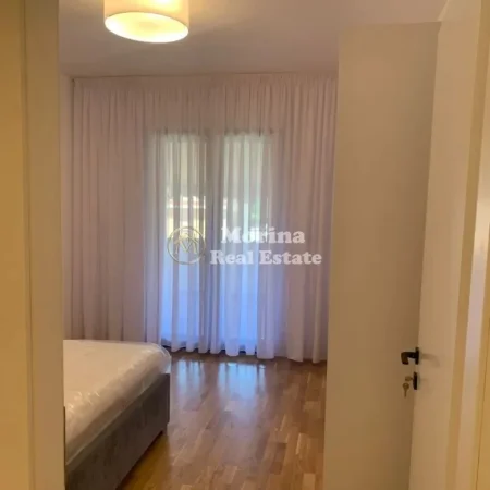 Tirane, jepet me qera apartament 3+1 Kati 3, 170 m² 2.000 € (Blloku)