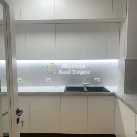 Tirane, jepet me qera apartament 3+1 Kati 3, 170 m² 2.000 € (Blloku)