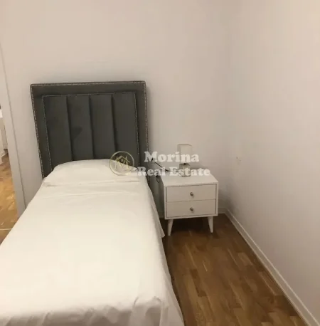 Tirane, jepet me qera apartament 3+1 Kati 3, 170 m² 2.000 € (Blloku)