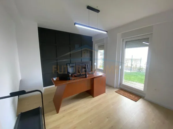Shitet, Vilë 3-Katëshe+2 Poste parkimi, AbA Residence, 399.000 €