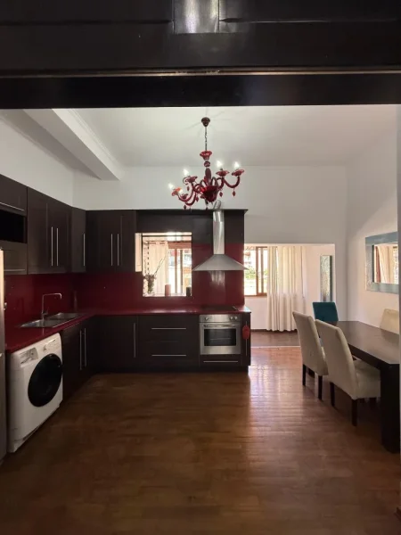 Tirane, jepet me qera apartament 2+1+2 Kati 4, 120 m² 1.200 € (Rruga e Barrikadave)