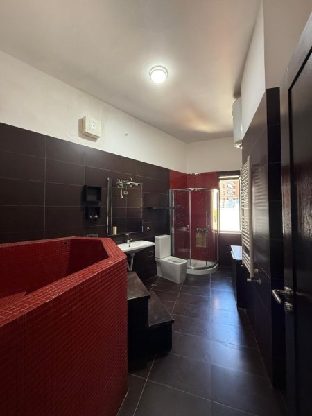 Tirane, jepet me qera apartament 2+1+2 Kati 4, 120 m² 1.200 € (Rruga e Barrikadave)