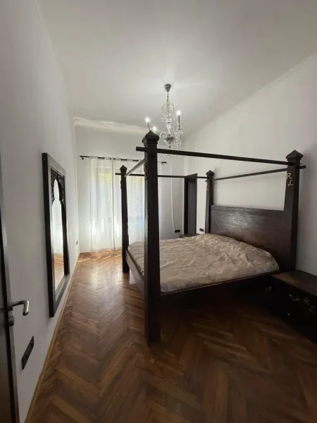 Tirane, jepet me qera apartament 2+1+2 Kati 4, 120 m² 1.200 € (Rruga e Barrikadave)