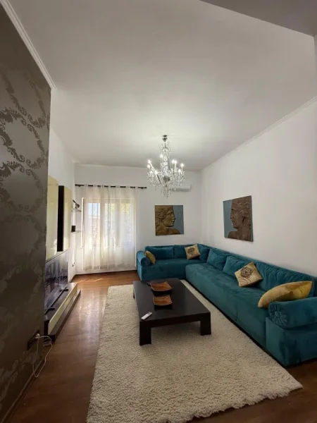 Tirane, jepet me qera apartament 2+1+2 Kati 4, 120 m² 1.200 € (Rruga e Barrikadave)