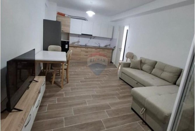 Tirane, jepet me qera apartament 2+1 , 86 m² 500 € (Tek 5 Maji)