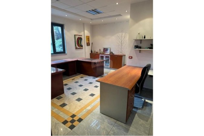 Tirane, jepet me qera zyre , 500 € (Qender)