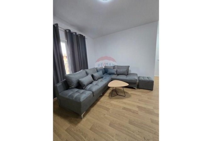 Tirane, jepet me qera apartament 1+1 , 75 m² 600 € (zogu i zi)
