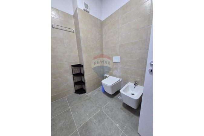 Tirane, jepet me qera apartament 1+1 , 75 m² 600 € (zogu i zi)