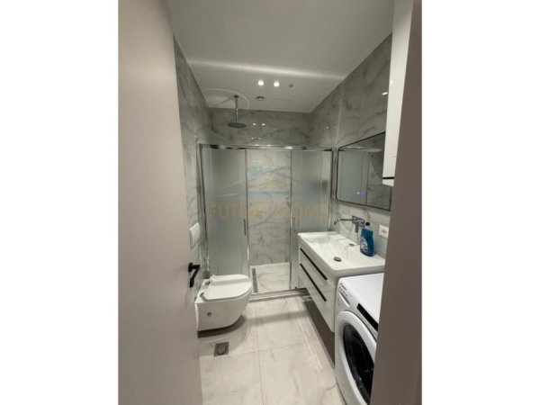 Tirane, jepet me qera apartament 2+1 Kati 10, 110 m² 1.300 € (Rruga e Barrikadave)