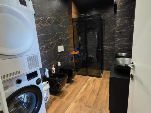 Tirane, shitet apartament 2+1+Ballkon Kati 5, 121 m² 500.000 € 