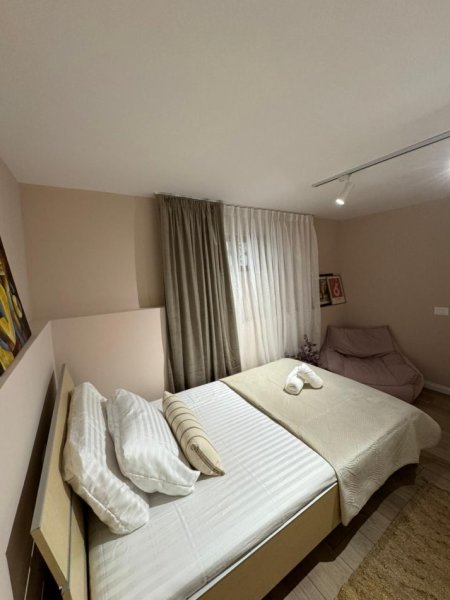 Tirane, jepet me qera apartament 2+1+Aneks+Ballkon Kati 1, 80 m² 700 € (Pran Ambasades Amerikane " rr. Ali Visha")