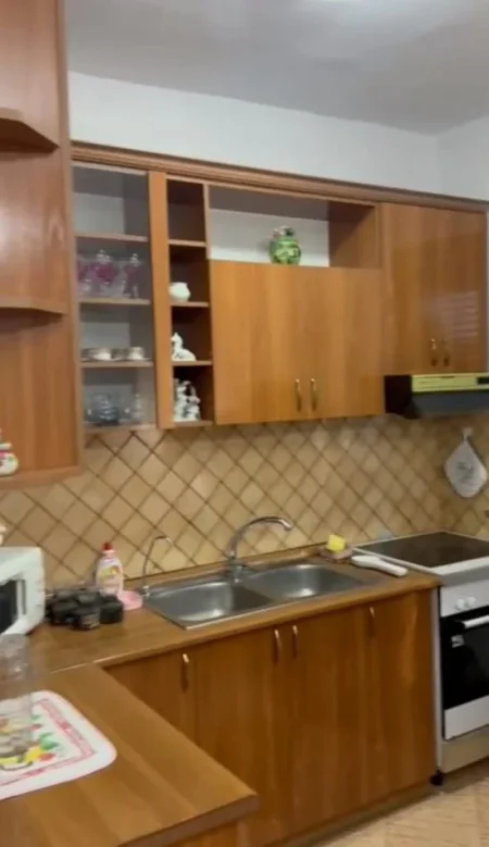 Tirane, jepet me qera apartament 2+1+Ballkon Kati 4, 80 m² 510 € (rruga pandi dardha)