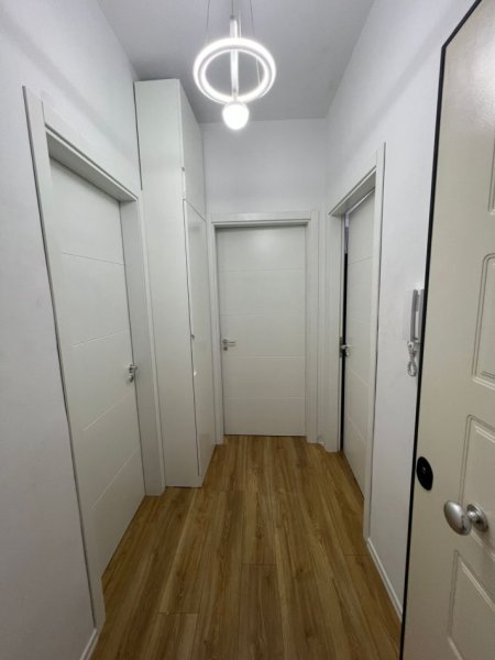Tirane, jepet me qera apartament 1+1+Aneks+Ballkon Kati 4, 70 m² 600 € (Ish Fusha e Aviacionit " rr. Dafineve")