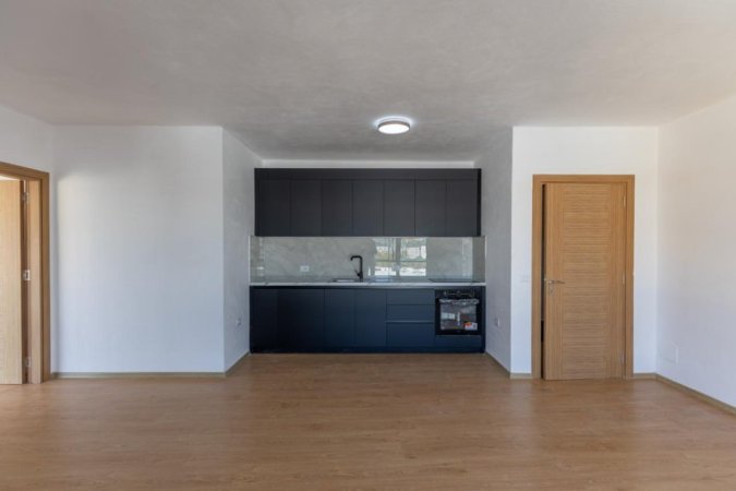 Tirane, jepet me qera apartament 2+1+Ballkon Kati 3, 90 m² 420 € (rruga 5 maji)