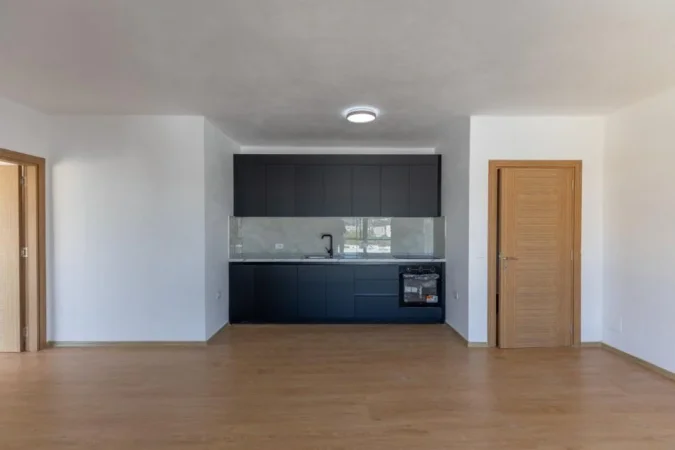 Tirane, jepet me qera apartament 2+1+Ballkon Kati 3, 90 m² 420 € (rruga 5 maji)