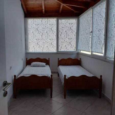 Tirane, jepet me qera apartament 2+1+Aneks+Ballkon Kati 4, 102 m² 400 € (Fresk)