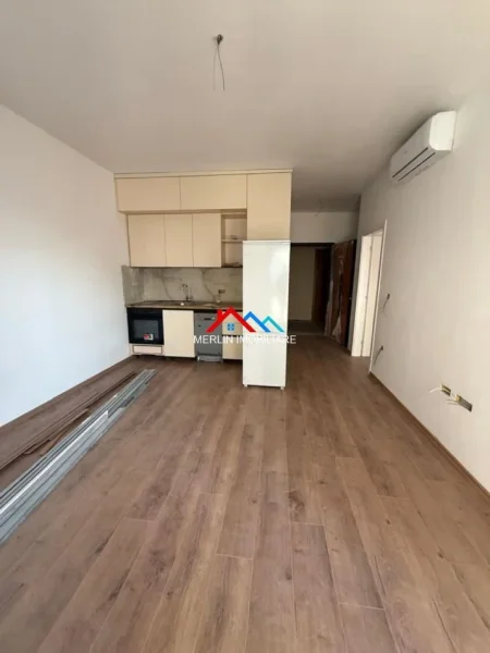 Tirane, jepet me qera apartament 1+1+Ballkon Kati 7, 61 m² 620 € (RRUGA LULE BORE,ZOGU I ZI)